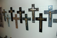 Christs du magasin d'articles funéraires PRIOUX à Montbrison